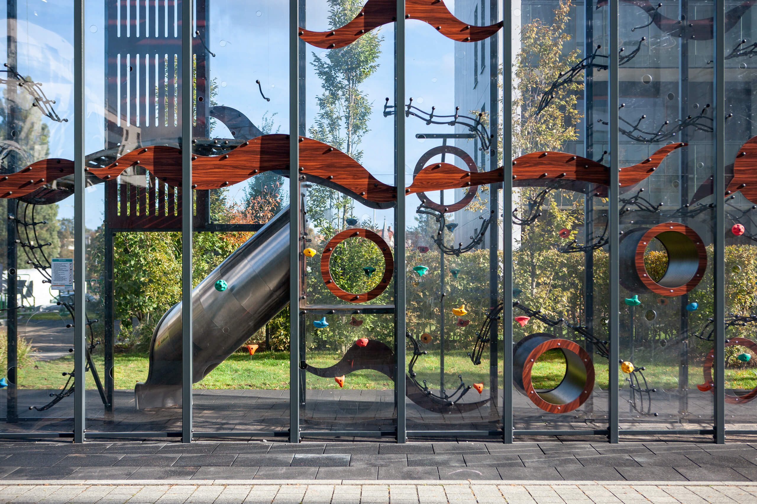 Pionowy plac zabaw na Harmonii Oliwskiej w Gdańsku